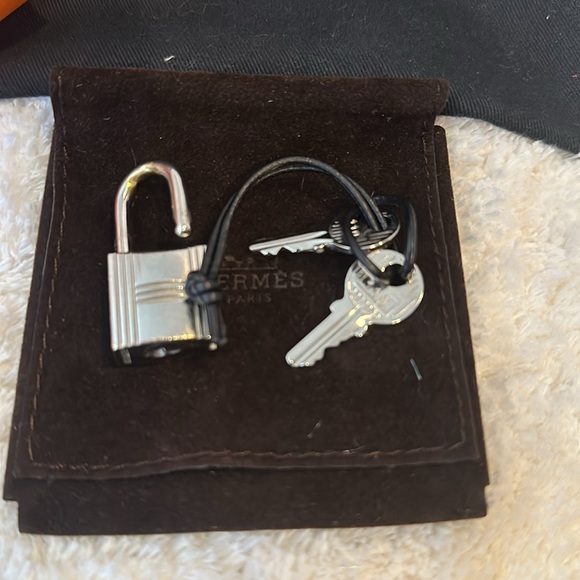 Authentic Hermes Silver Lock & 2 Keys # 110 - Picture 7 of 7